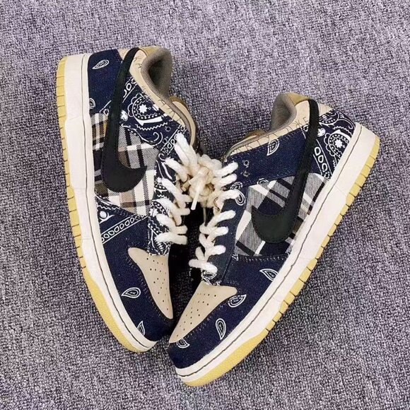 Nike Dunk Travis Scott low’s paisley- Black and Tan - Picture 2 of 4